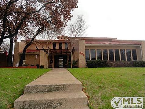 2nd image of 305 Quail Crest Dr