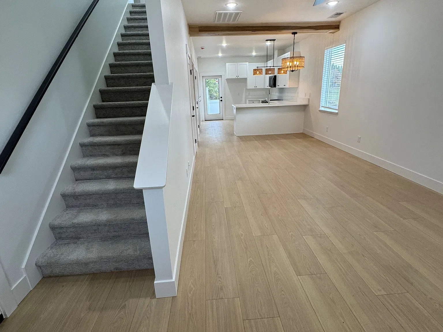 3 bed, 2.5 bath, 1323 sqft, $2,195 — Photo 2