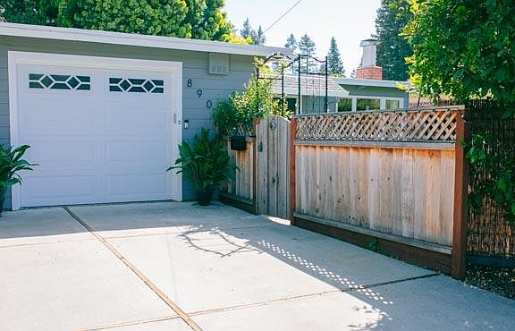 3rd image of 890 Lori Ave
