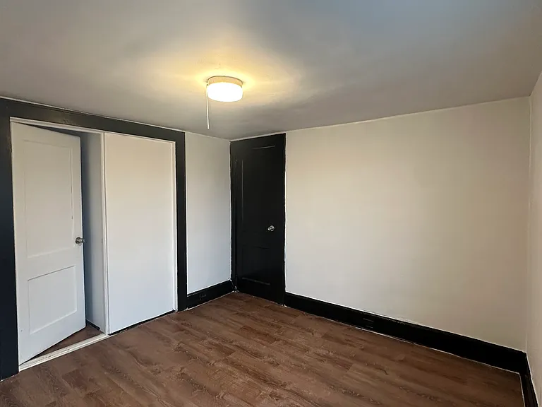138 N 15th St #3 — Photo 13