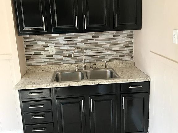 4th image of 427 Hawley Ave APT 2