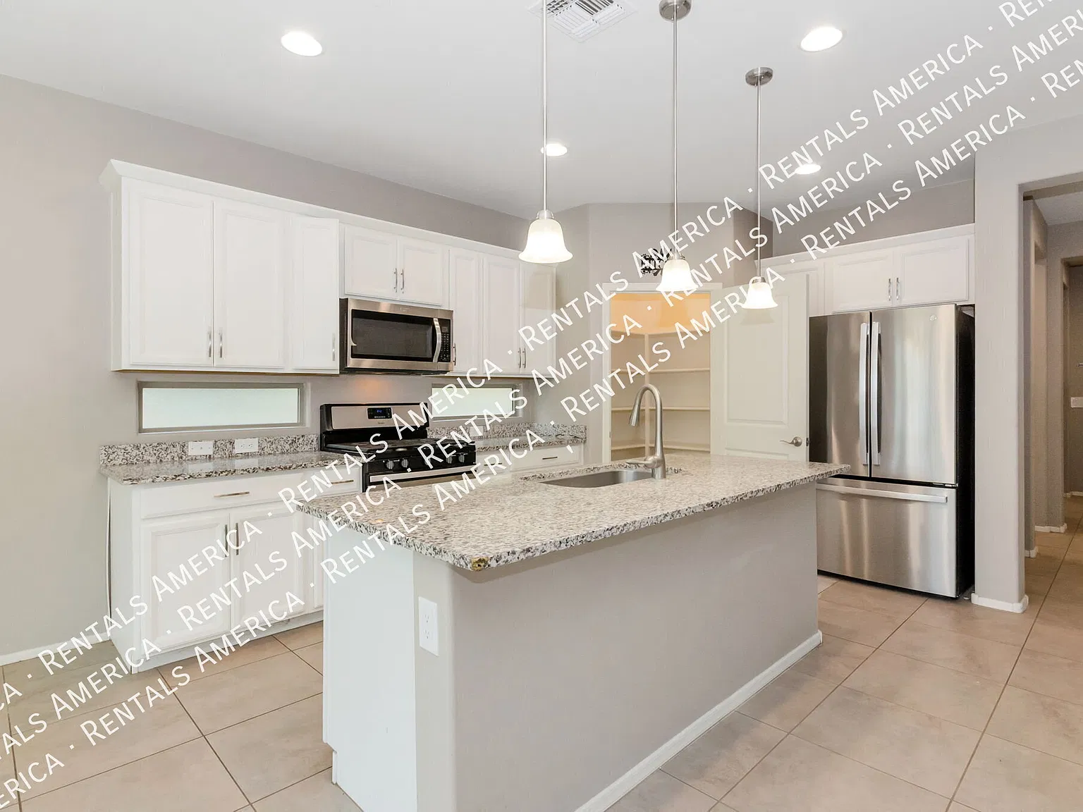 Beautiful home and yard in La Estancia! — Photo 3