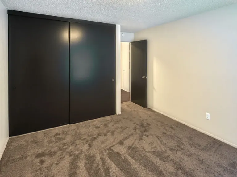 900 SW Holden St — Photo 3