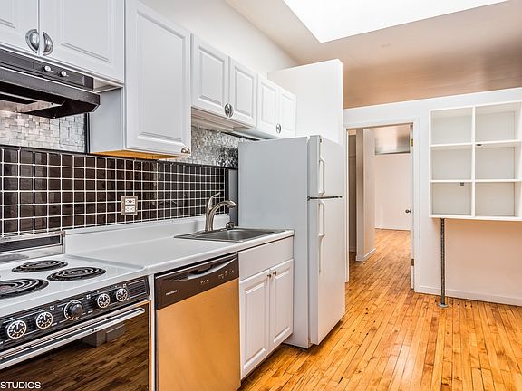 4th image of 634 N Orleans St Unit 3N