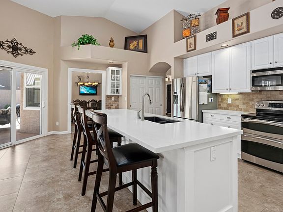 5th image of 3866 E Amberwood Dr