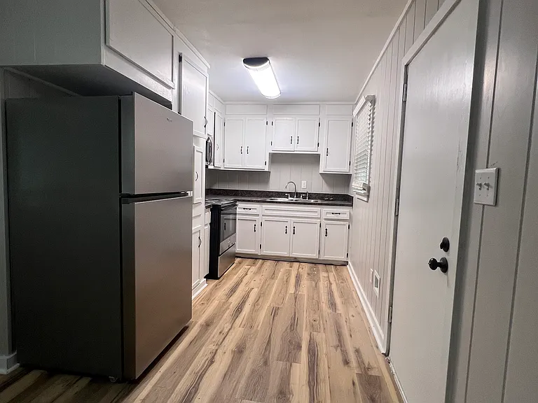 1445 E Lafayette St #6 — Photo 2