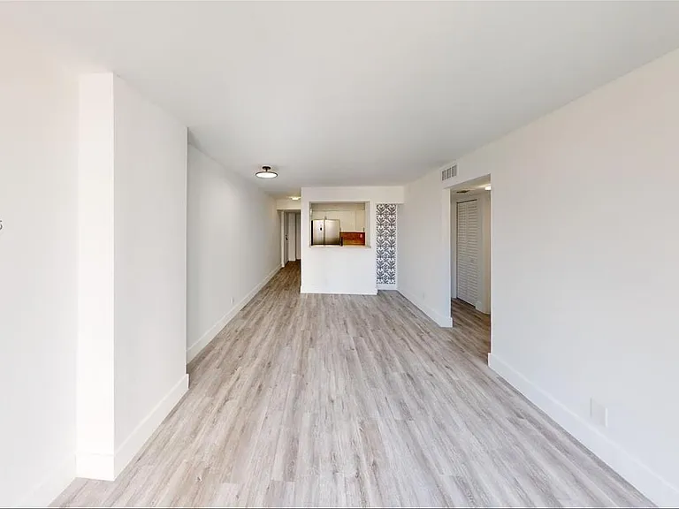 501 SW 1st St #7 — Photo 7