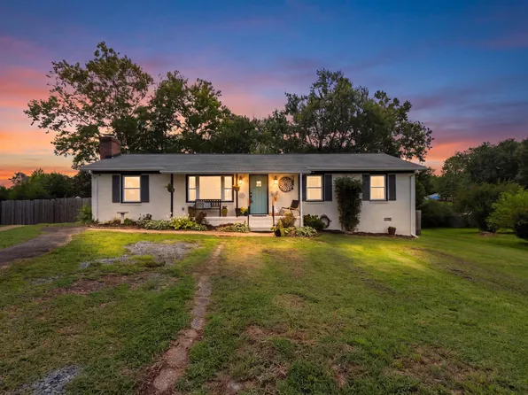 714 Scott Dr, Fredericksburg, VA 22405