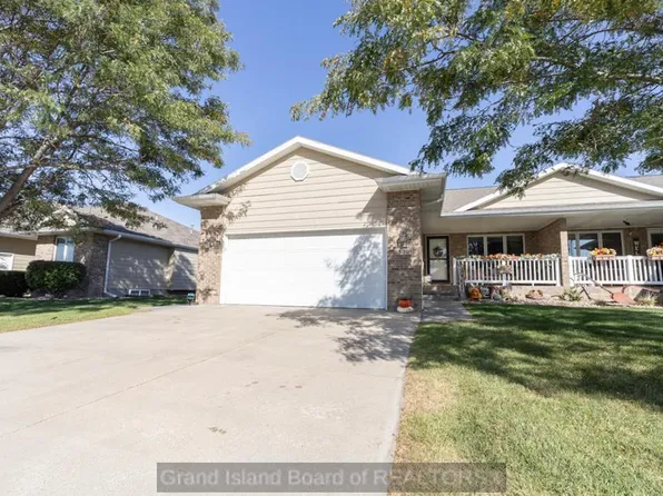 320 Redwood Rd, Grand Island, NE 68803