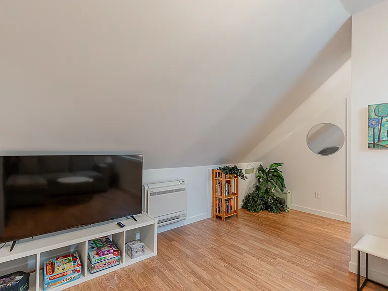 521 Williams Ave S — Photo 12
