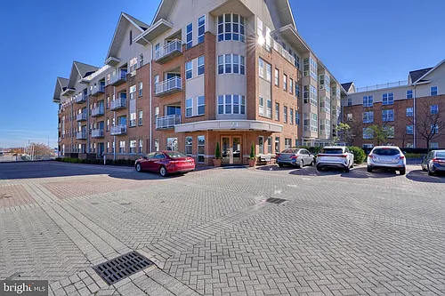 23 Pierside Dr #201 Photo 1