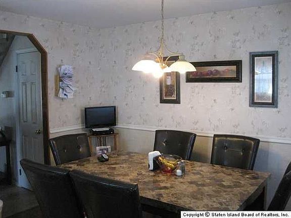 4th image of 71 Ardmore Ave