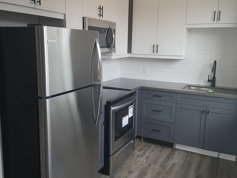 1143 Main St E #1 — Photo 2