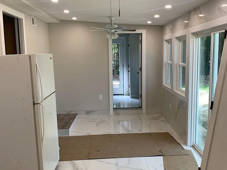 1404 Marshall St — Photo 8