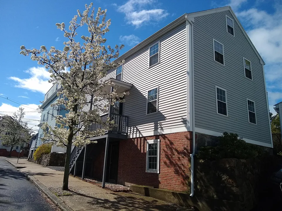 13 Lowe St #2