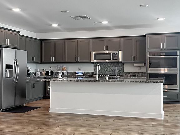 5th image of 2528 Yellowstone Way