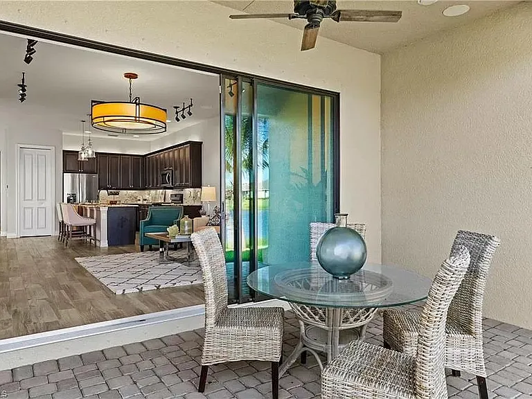 8150 Venetian Pointe Dr — Photo 25