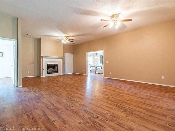 3rd image of 1814 S Tallgrass Dr