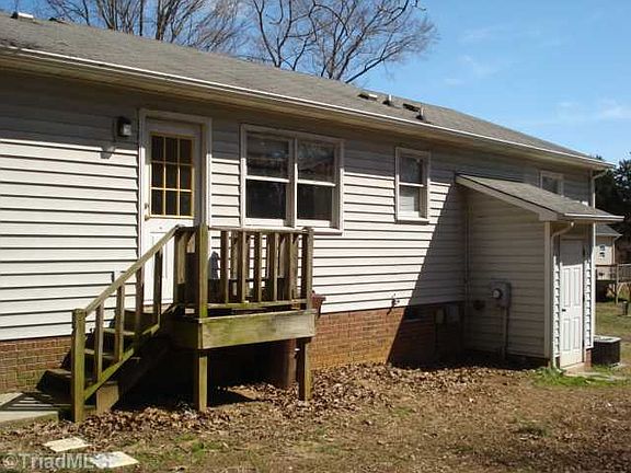 3rd image of 8203 Mapleway Ln