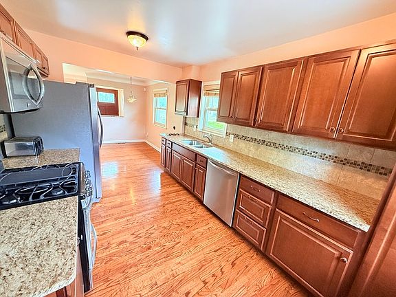 4th image of 2503 Maplewood Ave