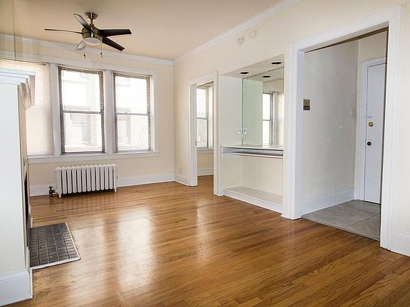5th image of 639 W Roscoe St #2C