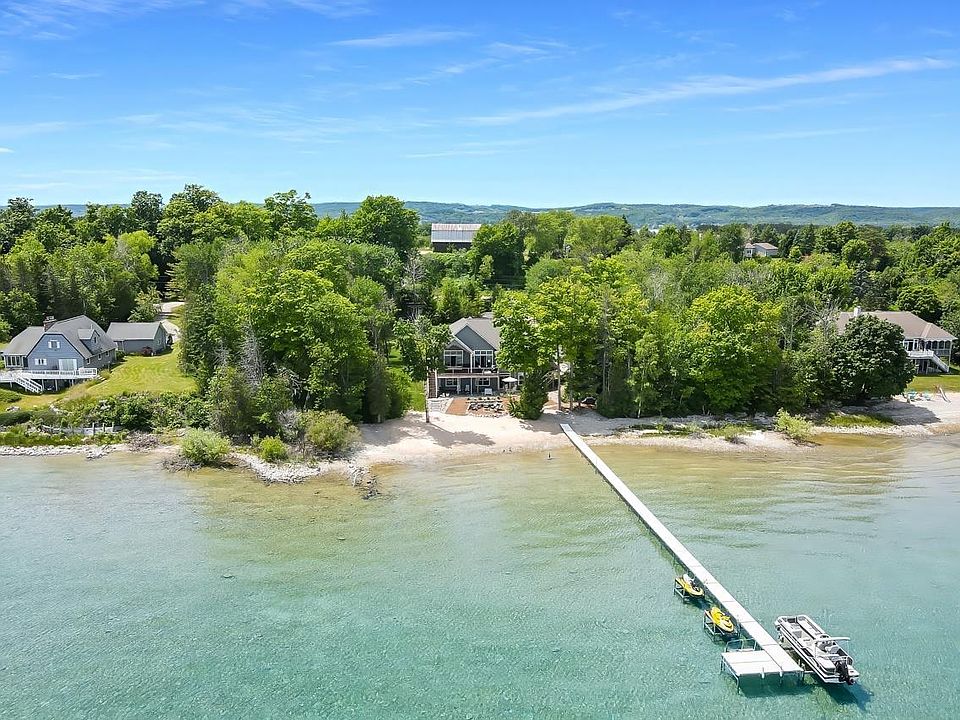 104 N Nanagosa Trl, Suttons Bay, MI 49682 | MLS #1923604 | Zillow