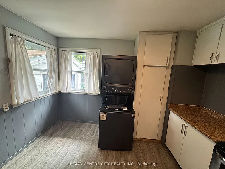 10 Tewksbury Cres — Photo 11