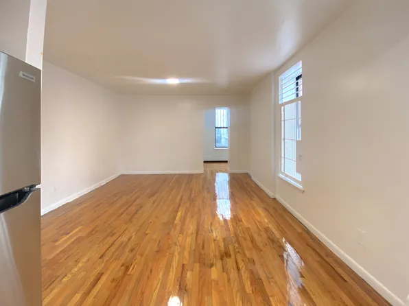 2018 3rd Avenue image 4 of 20