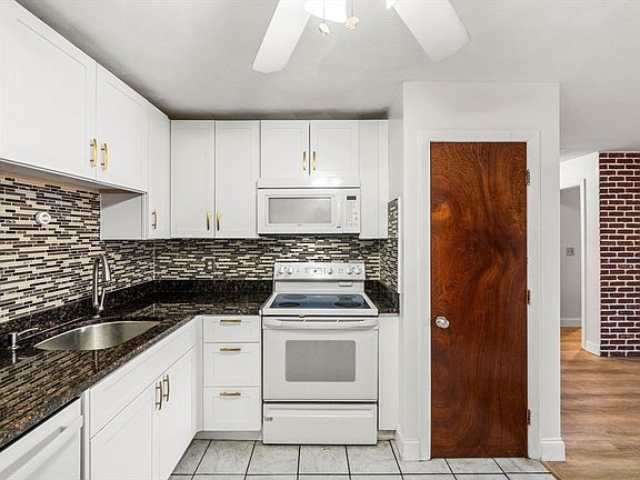 5th image of 141 Pierce St APT 12