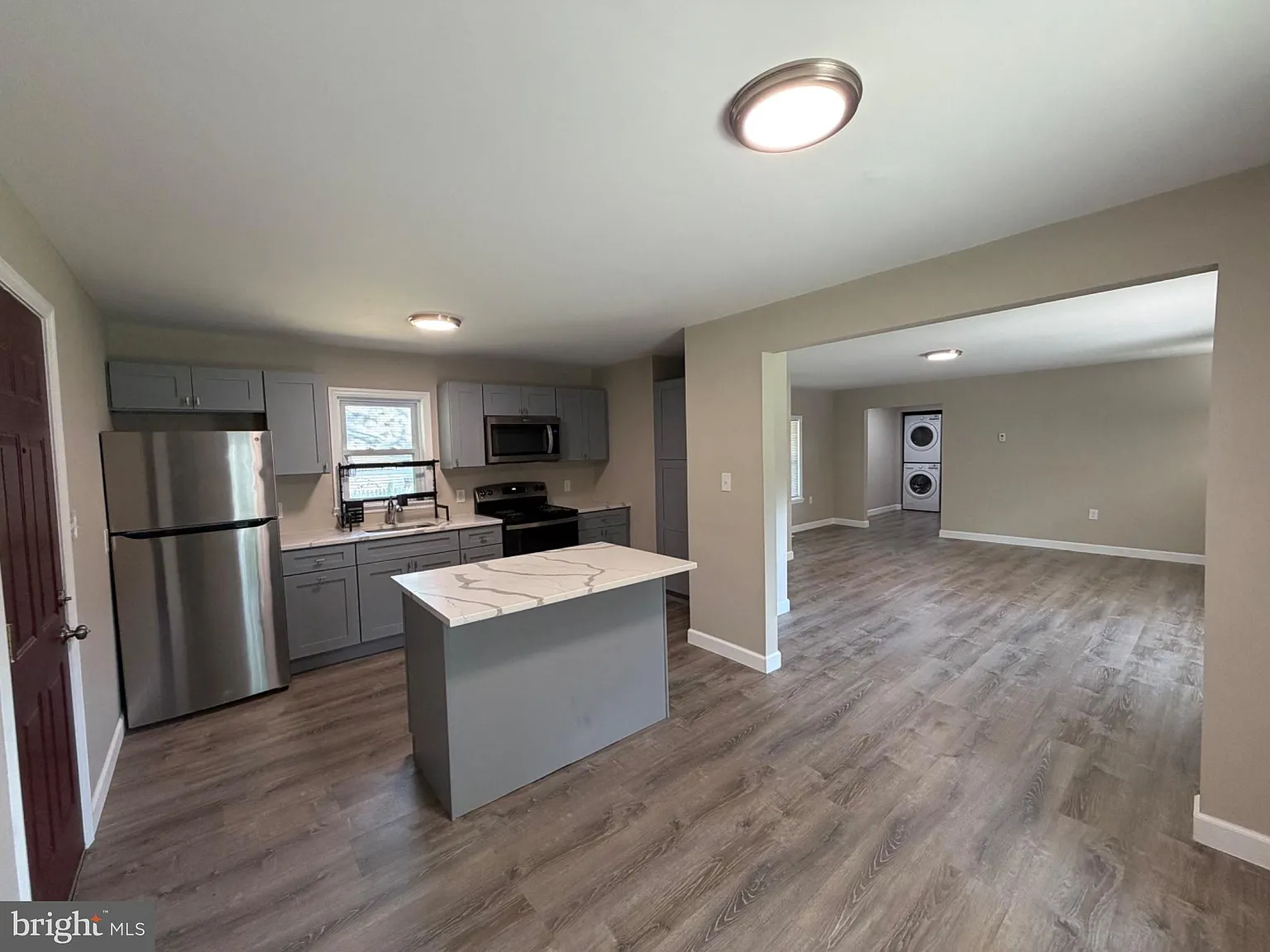 3 bed, 2.0 bath, 1180 sqft, $2,350 — Photo 3