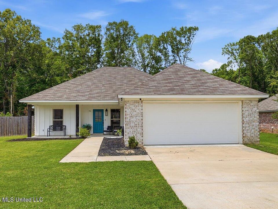 1st image of 733 Lexington Dr