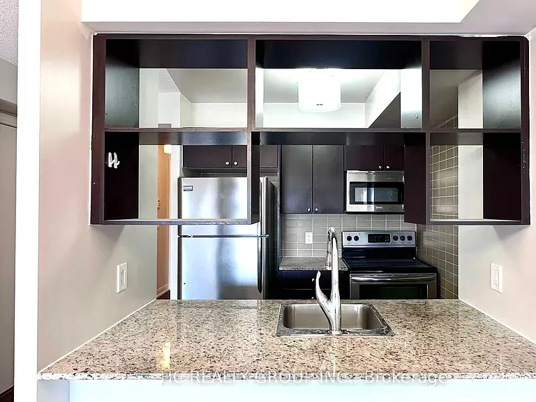 181 Village Green Sq #1415 — Photo 4