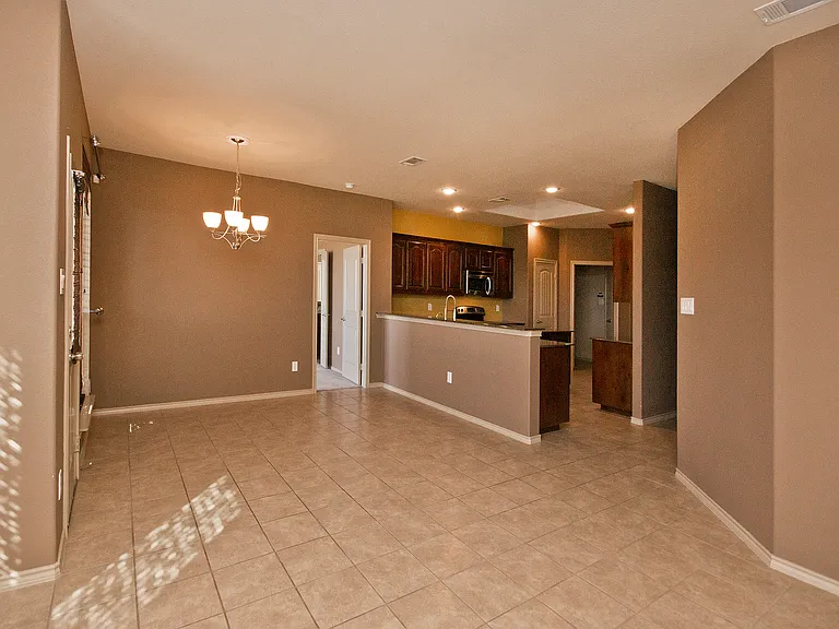 3205 Buckthorn Ln — Photo 6