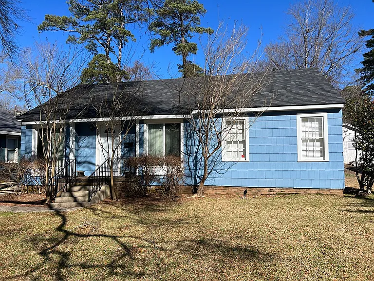 642 Robinson Pl — Photo 1