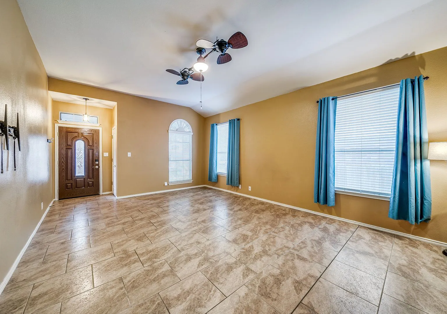 3-Bedroom, Single-Story Home In Cibolo — Photo 4