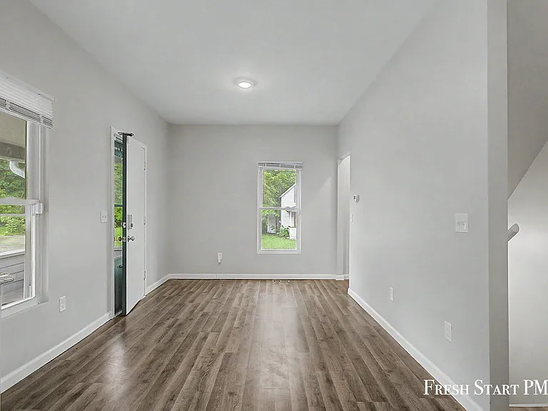 1266 Clark St — Photo 23