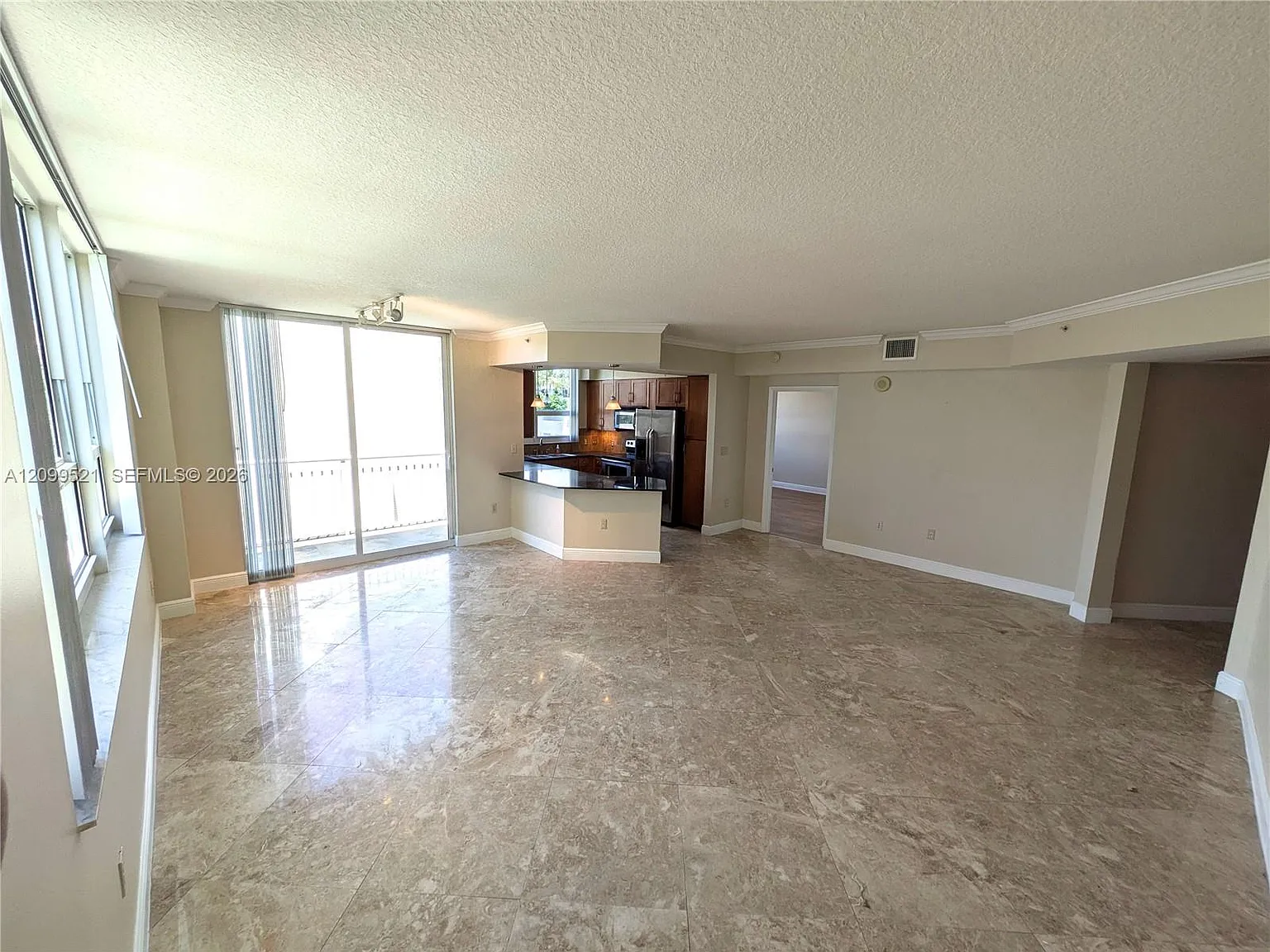 Cite Condo — Photo 1