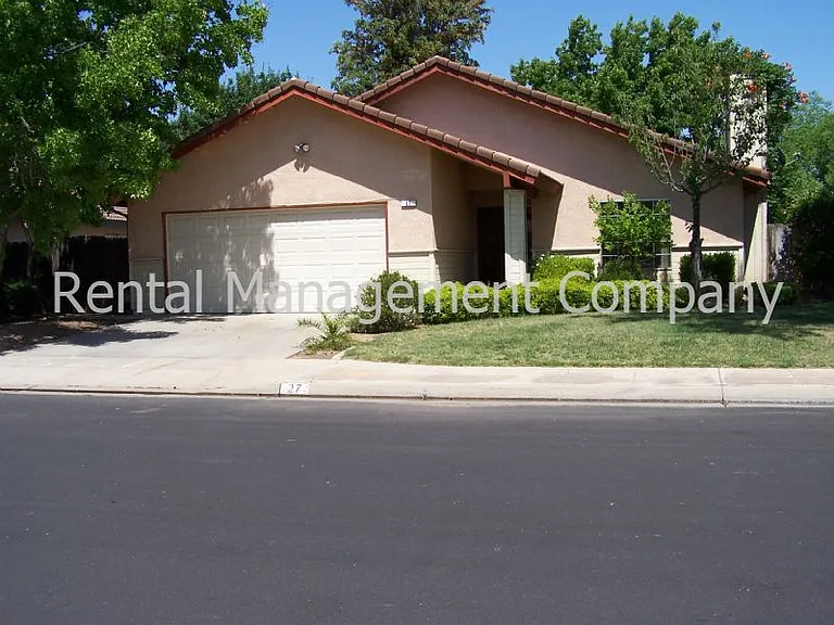 27 N Jasmine Ave — Photo 1