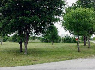 715 Old Lake Rd, Smithville, TX 78957