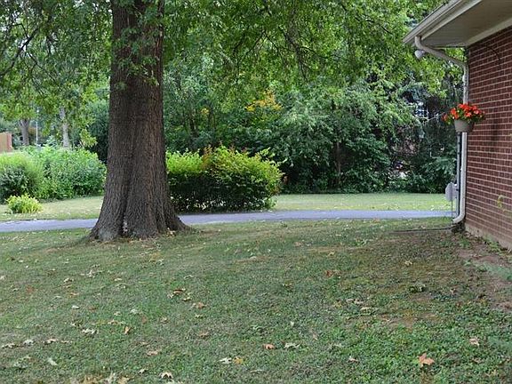 5th image of 126 Loch Lomond Dr