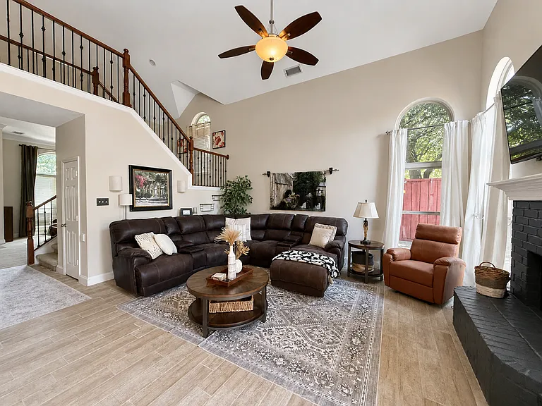 1740 Forest Glen Dr — Photo 8