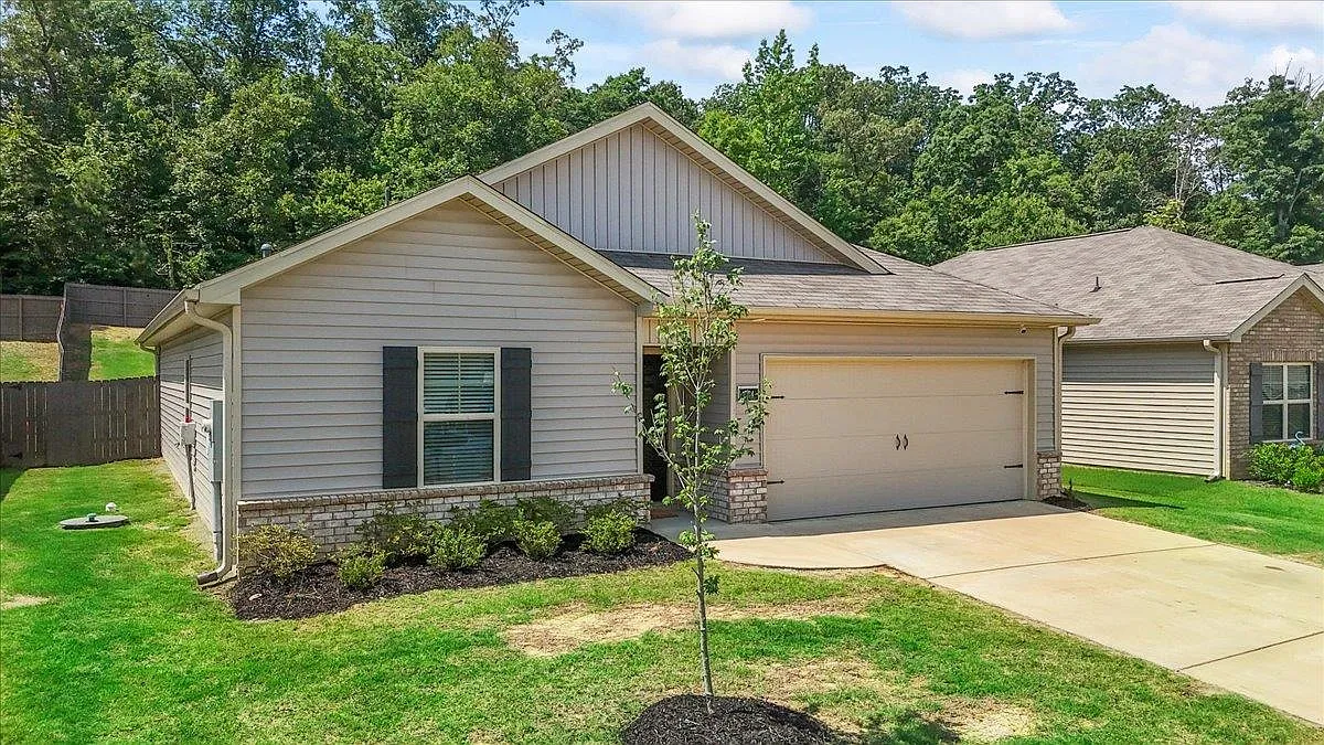 4 bed, 2.0 bath, 1506 sqft — Photo 3