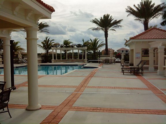 Paloma pool