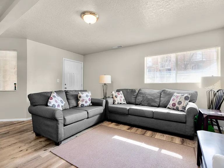1245 N Riverside Ave #38 — Photo 2