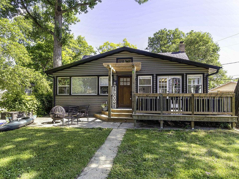 1st image of 33681 N Lake Shore Dr