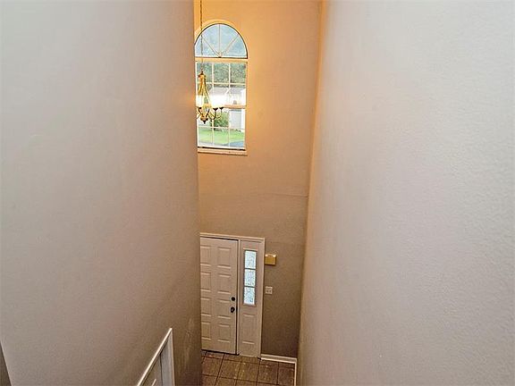 4th image of 318 Canterbury Ct