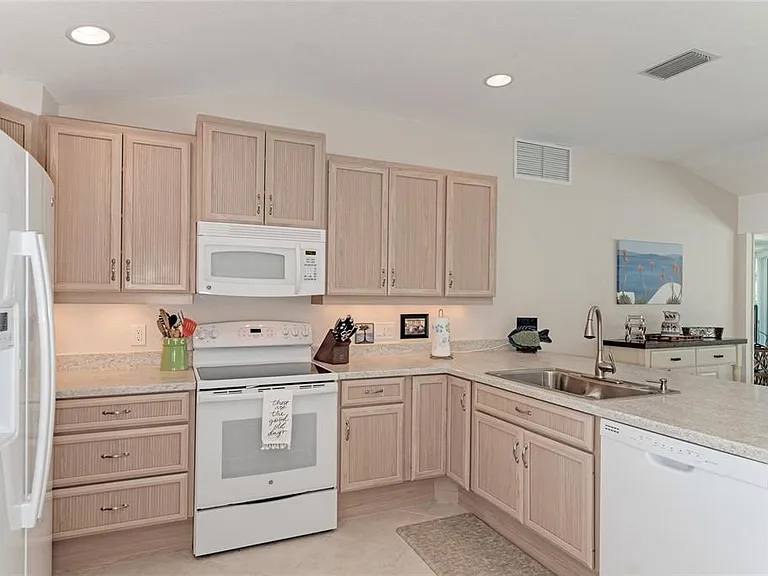 5577 Contento Dr — Photo 19