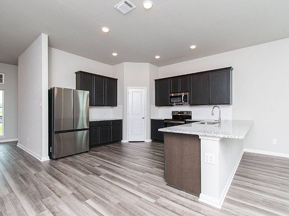 5th image of 8207 Montclair Dr