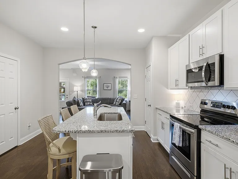 257 Claremont Ct — Photo 12