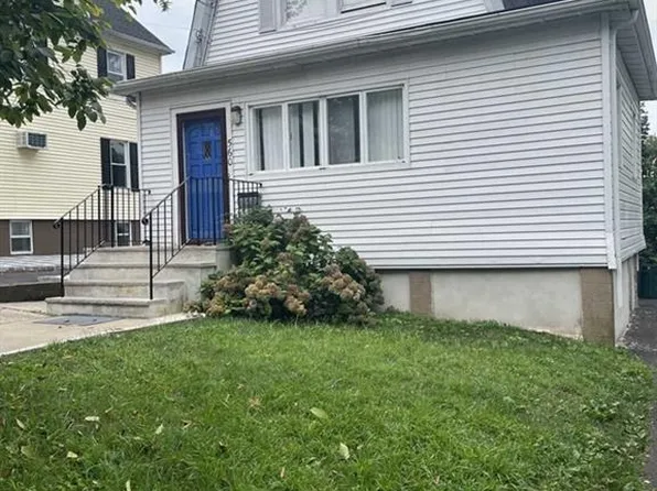 560 Hillcrest St, Teaneck, NJ 07666